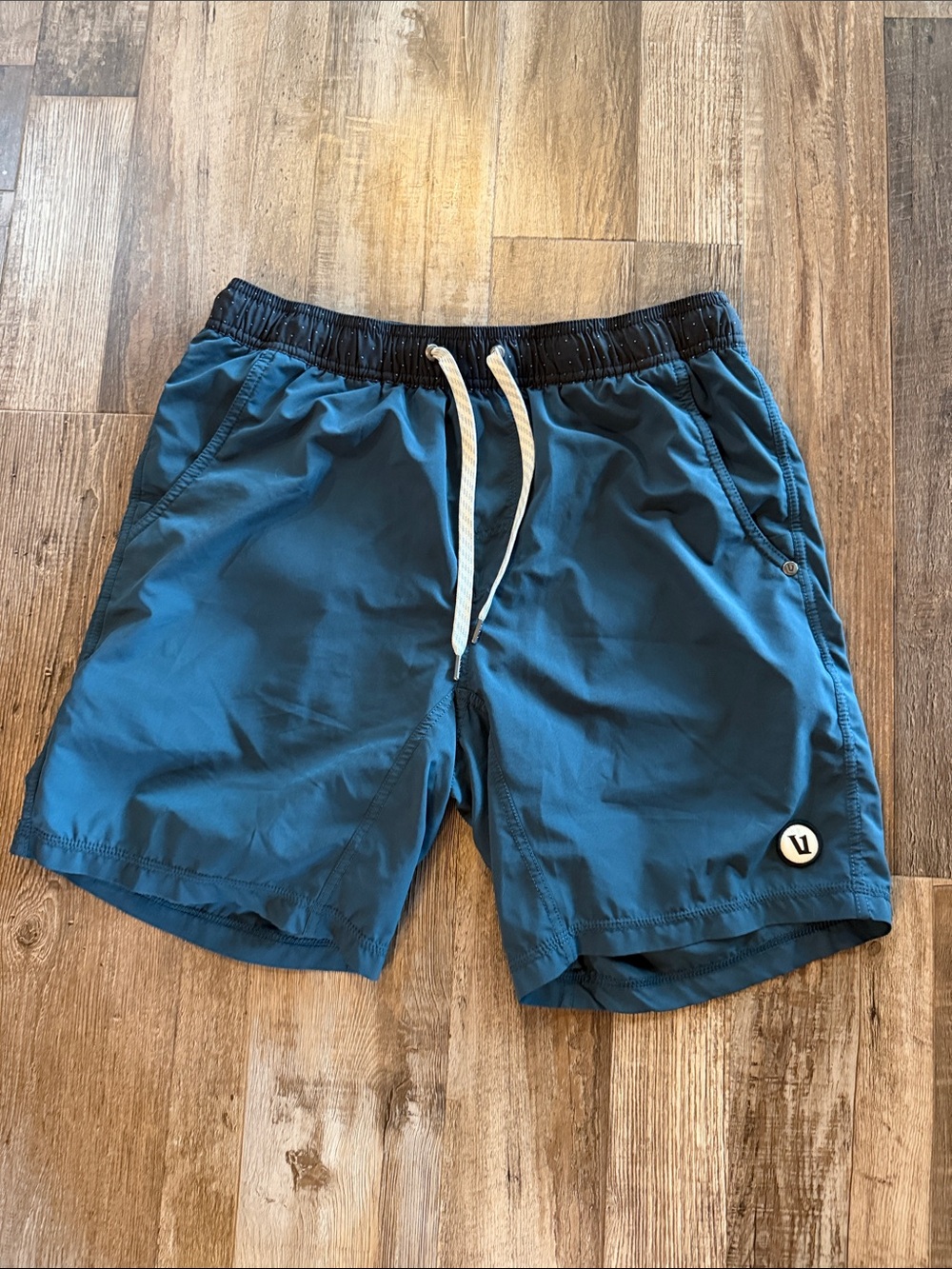 Vuori Men's Teal Elastic Waist Swim Hybrids with Drawstring Sz med